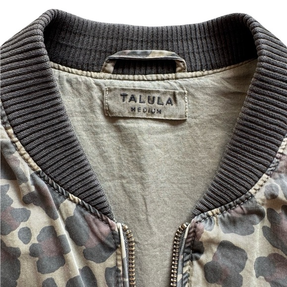 Aritzia Talula Leopard Print Bomber Jacket with Ribbed Trim - Size M - Picture 4 of 4